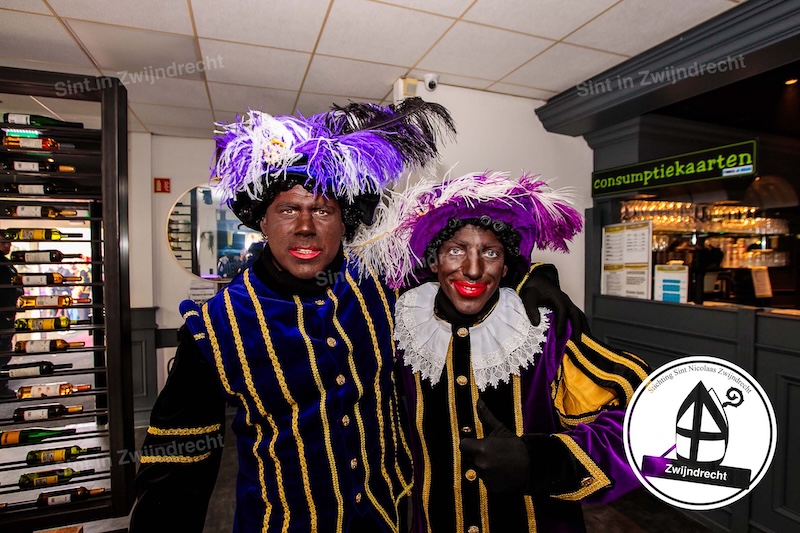 2 Pieten op feest
